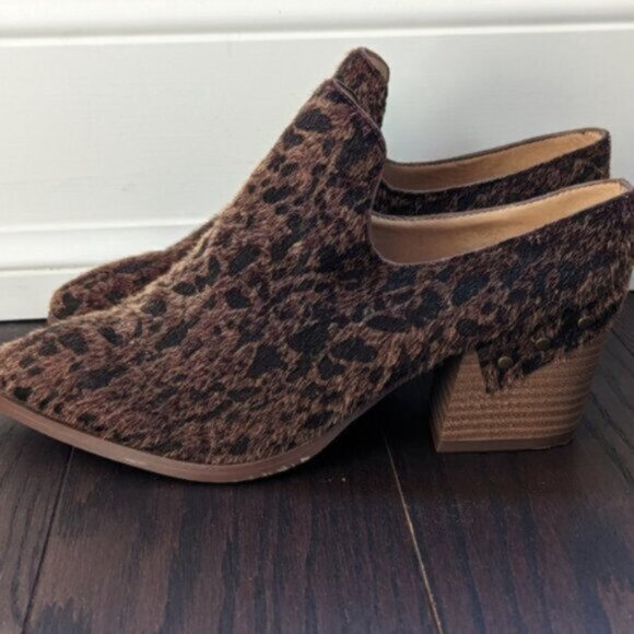 Leopard print fuzzy faux fur heeled open back clog booties - Picture 5 of 8